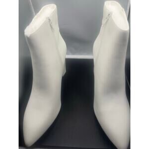 New Women’s White Ankle Boots – Size 8